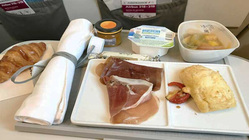 Explore Famous Airlines for In-Flight Meals