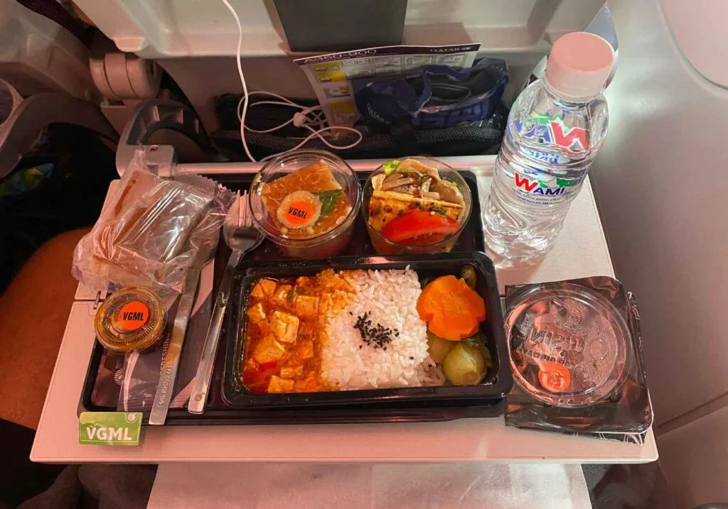 Does Qatar Airways serve vegan meals?