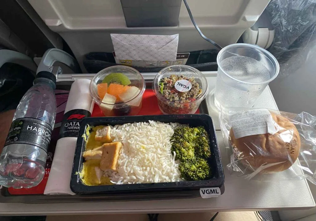 Does Qatar Airways serve vegan meals?